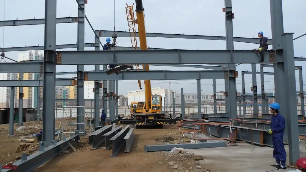 Edif&iacute;cio com estrutura met&aacute;lica pr&eacute;-fabricada